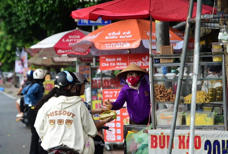Giải thích chi tiết khái niệm kinh tế vỉa hè là gì và đặc điểm